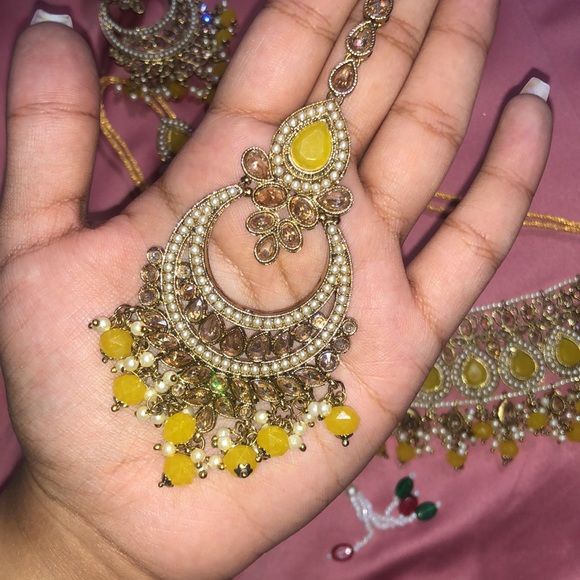 Yellow semi-bridal polki set - Picture 4 of 5